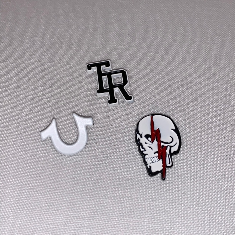 💀True Religion Pin Set